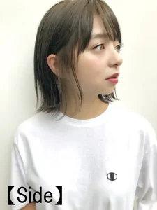 切りっぱなしボブのサイドのヘアモデル