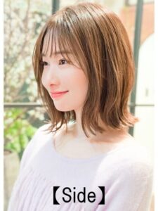 松本まりかの外ハネボブに似ているヘアモデルのサイドの様子